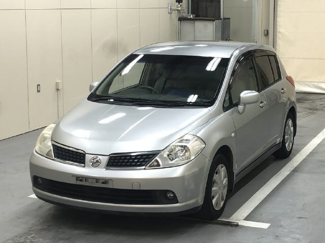 NISSAN TIIDA