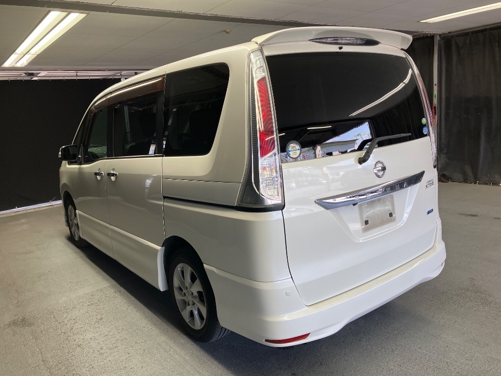 NISSAN SERENA