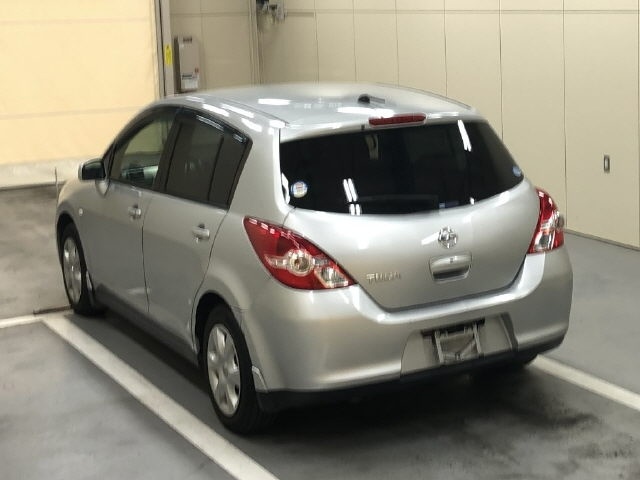 NISSAN TIIDA