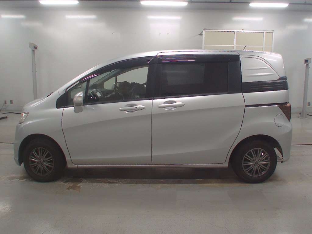 HONDA FREED SPIKE