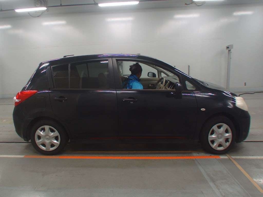 NISSAN TIIDA