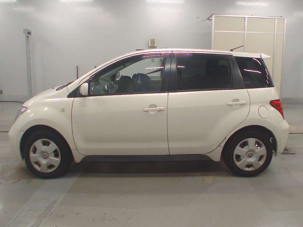 TOYOTA IST