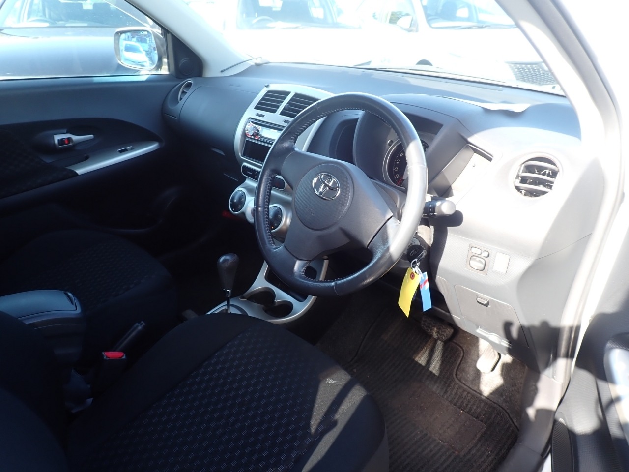 TOYOTA IST