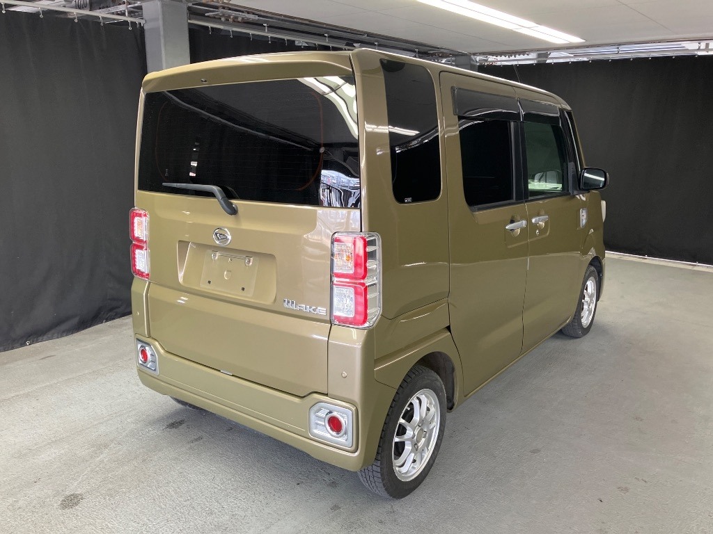DAIHATSU WAKE