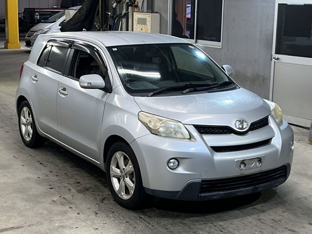 TOYOTA IST
