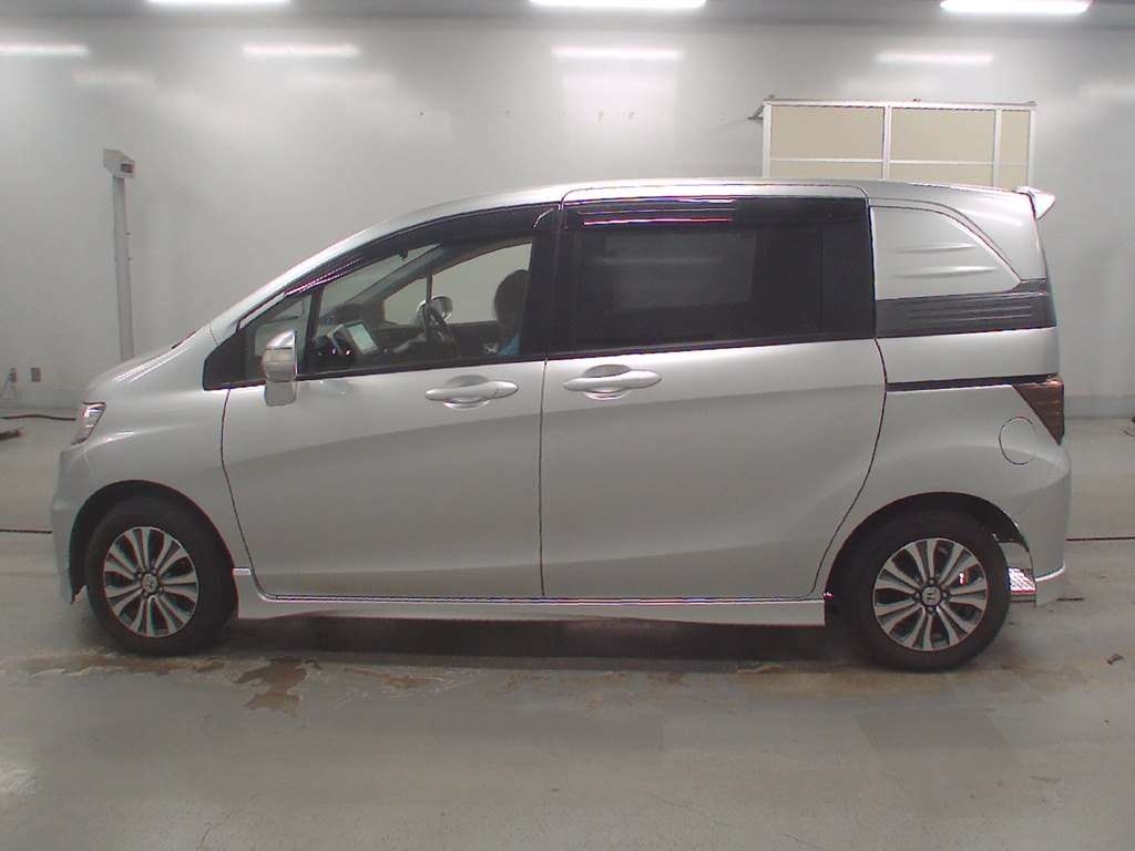 HONDA FREED SPIKE
