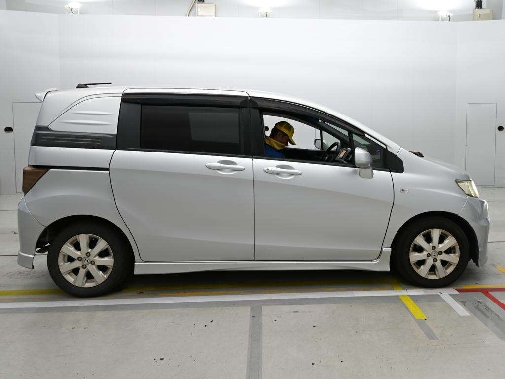 HONDA FREED SPIKE