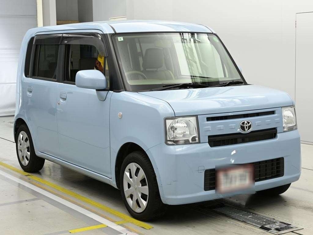 TOYOTA PIXIS SPACE