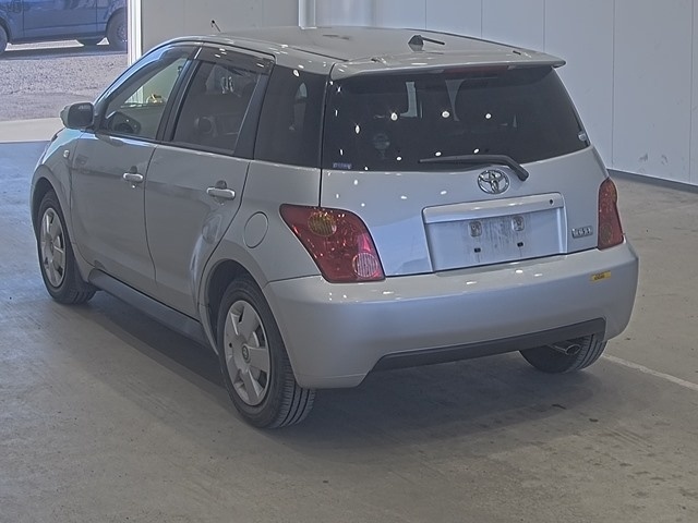 TOYOTA IST