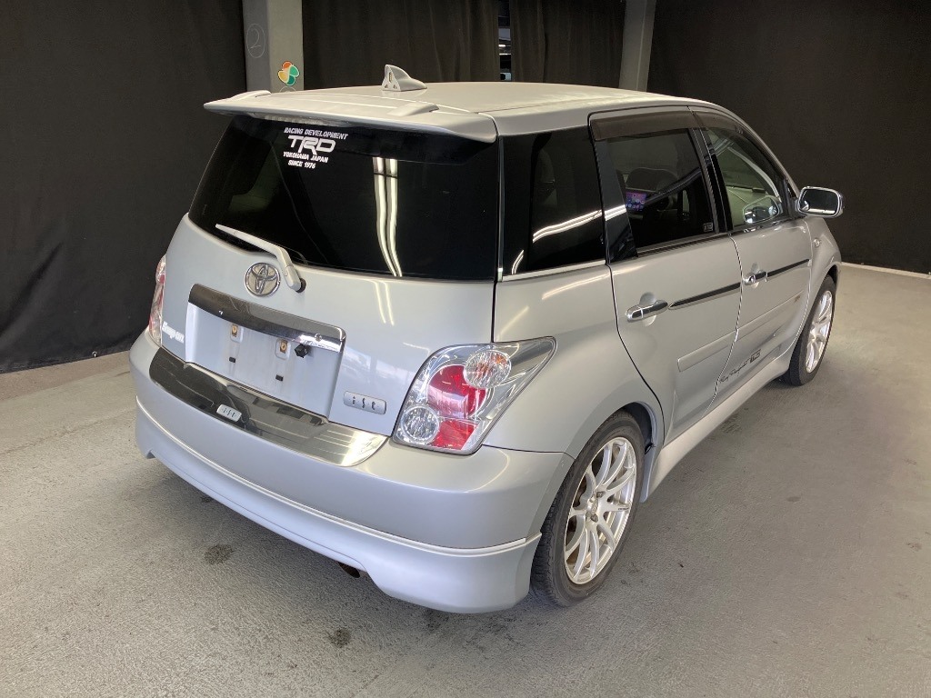 TOYOTA IST