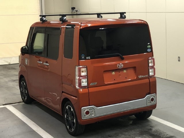 DAIHATSU WAKE