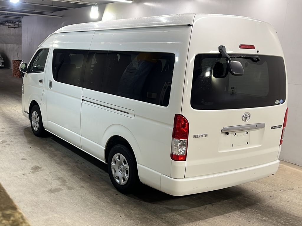 TOYOTA HIACE