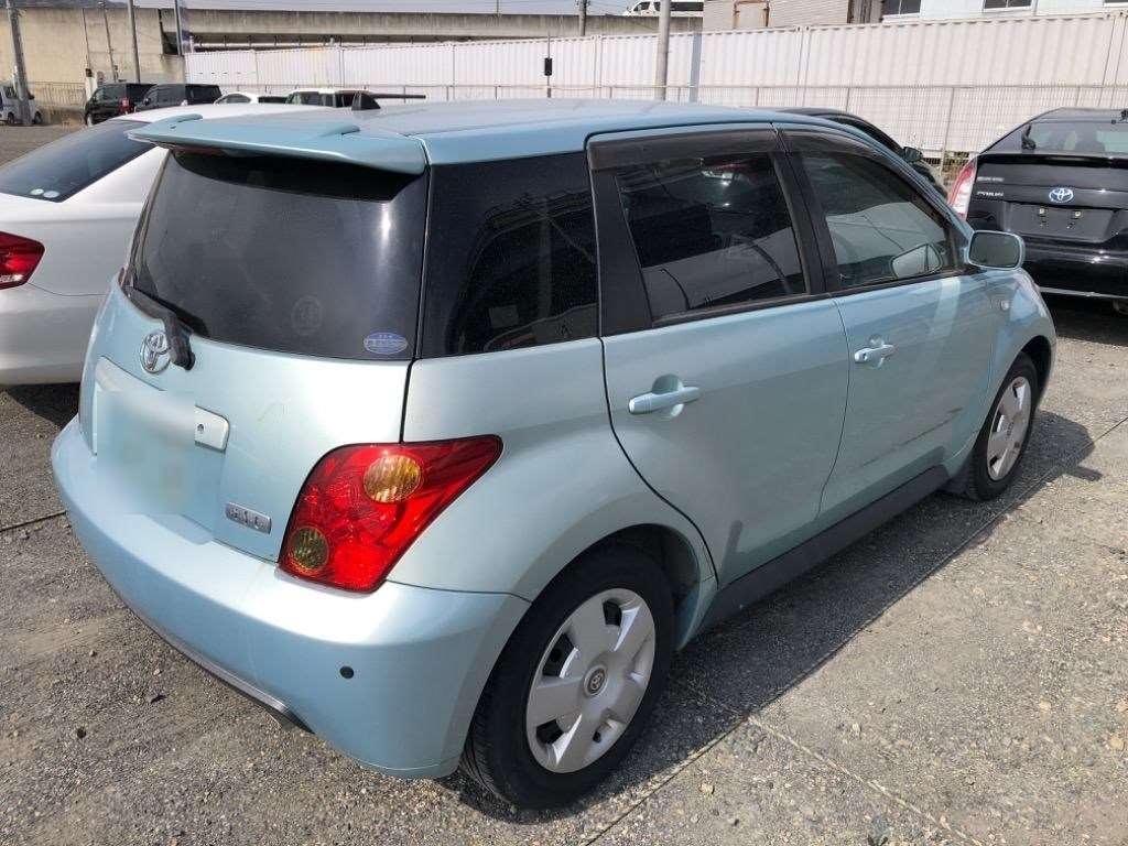 TOYOTA IST