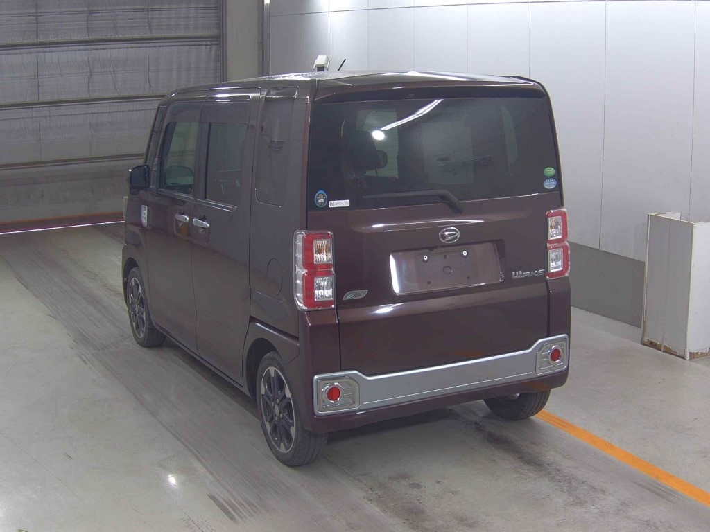 DAIHATSU WAKE