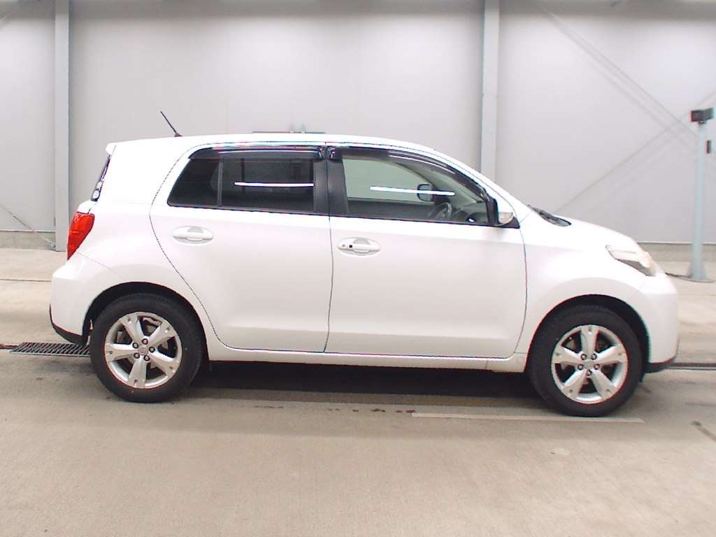 TOYOTA IST