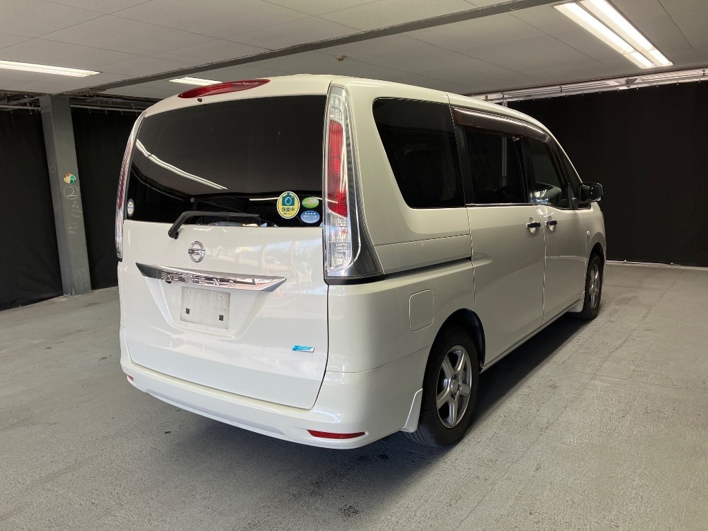 NISSAN SERENA