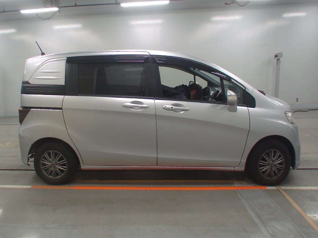 HONDA FREED SPIKE