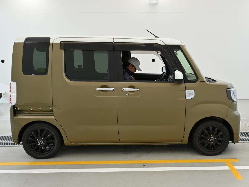 DAIHATSU WAKE