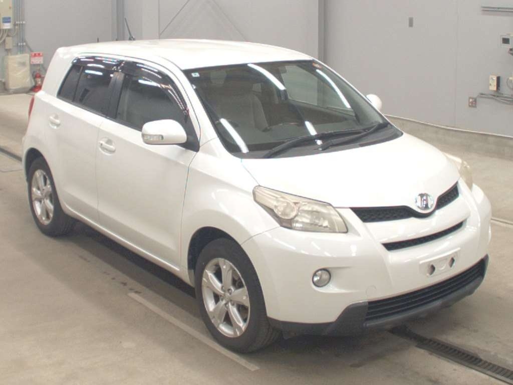TOYOTA IST