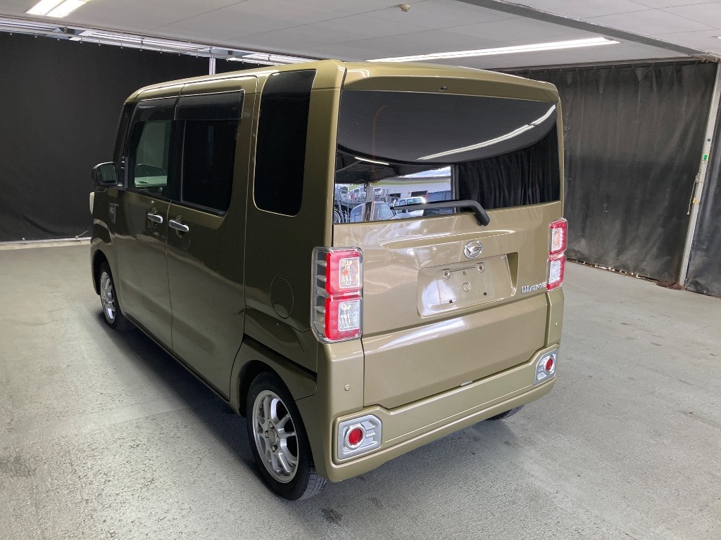 DAIHATSU WAKE