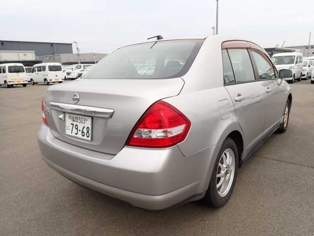 NISSAN TIIDA LATIO