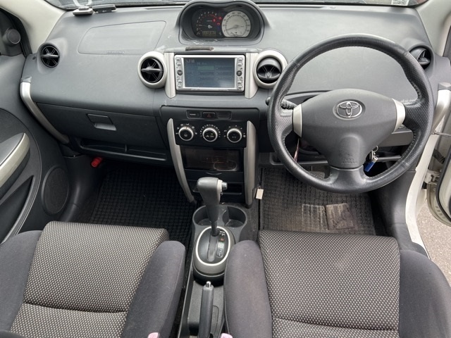TOYOTA IST