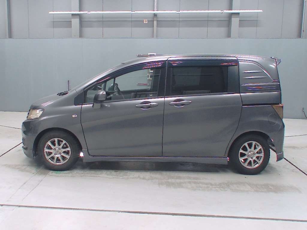 HONDA FREED SPIKE