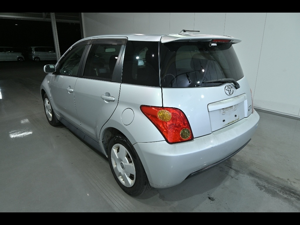 TOYOTA IST