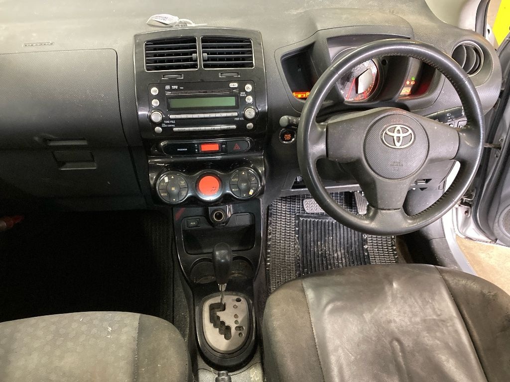 TOYOTA IST