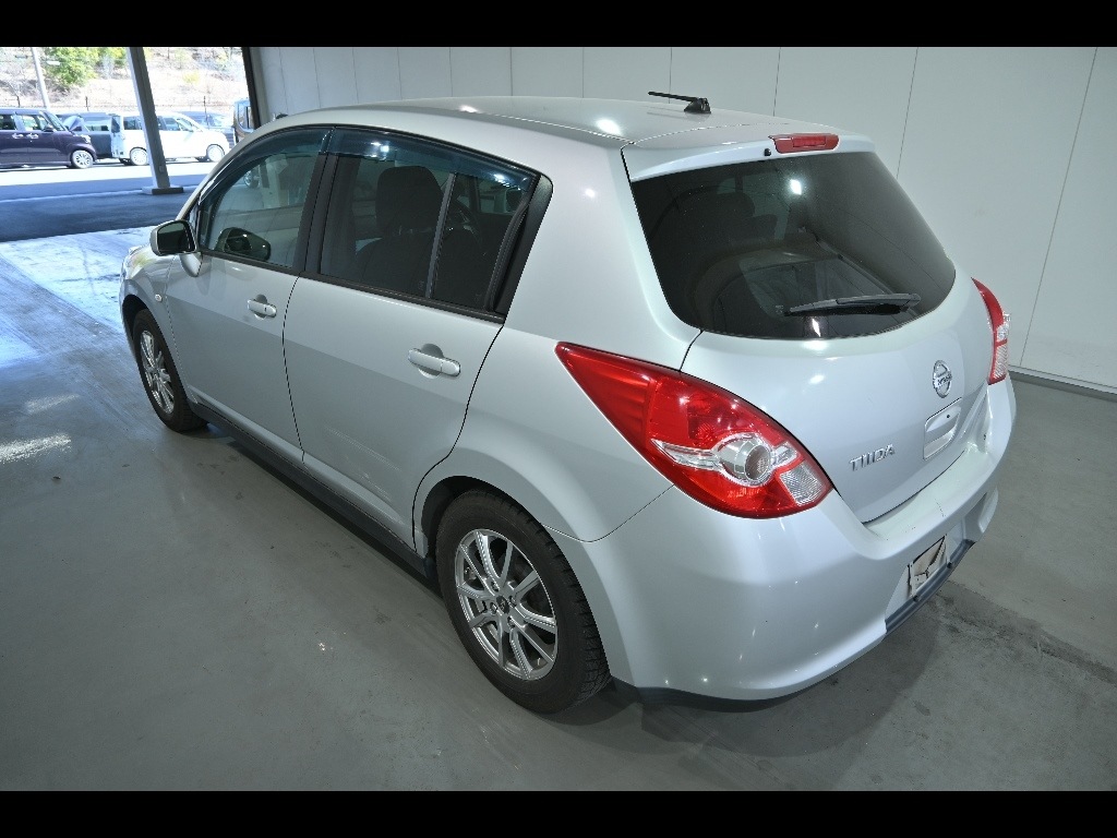 NISSAN TIIDA