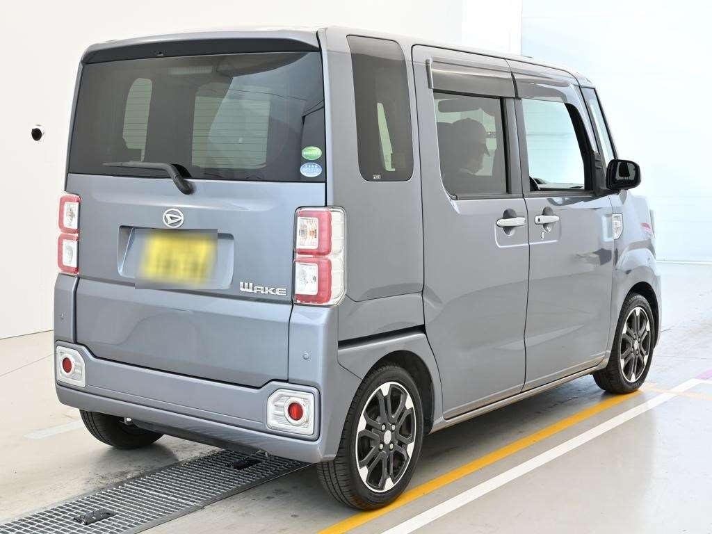 DAIHATSU WAKE