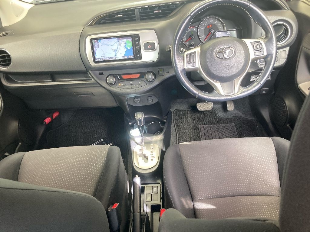 TOYOTA VITZ