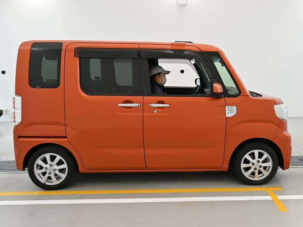 DAIHATSU WAKE