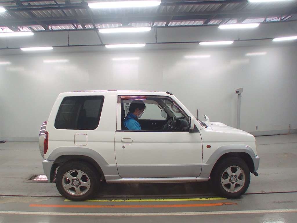 MITSUBISHI PAJERO MINI