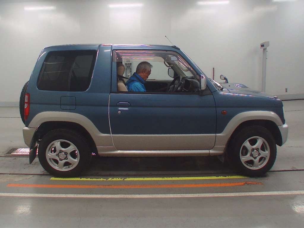 MITSUBISHI PAJERO MINI