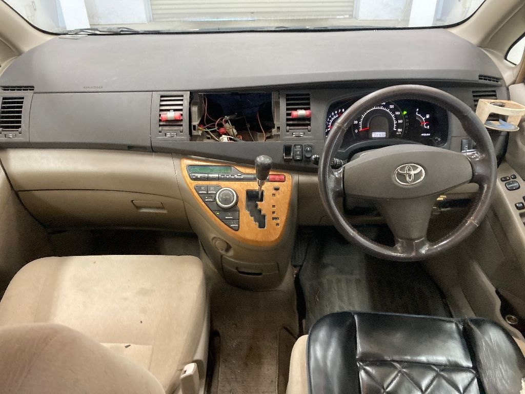 TOYOTA ISIS