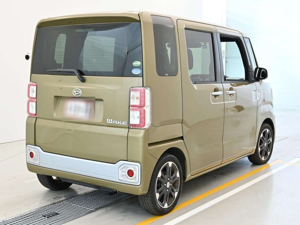 DAIHATSU WAKE