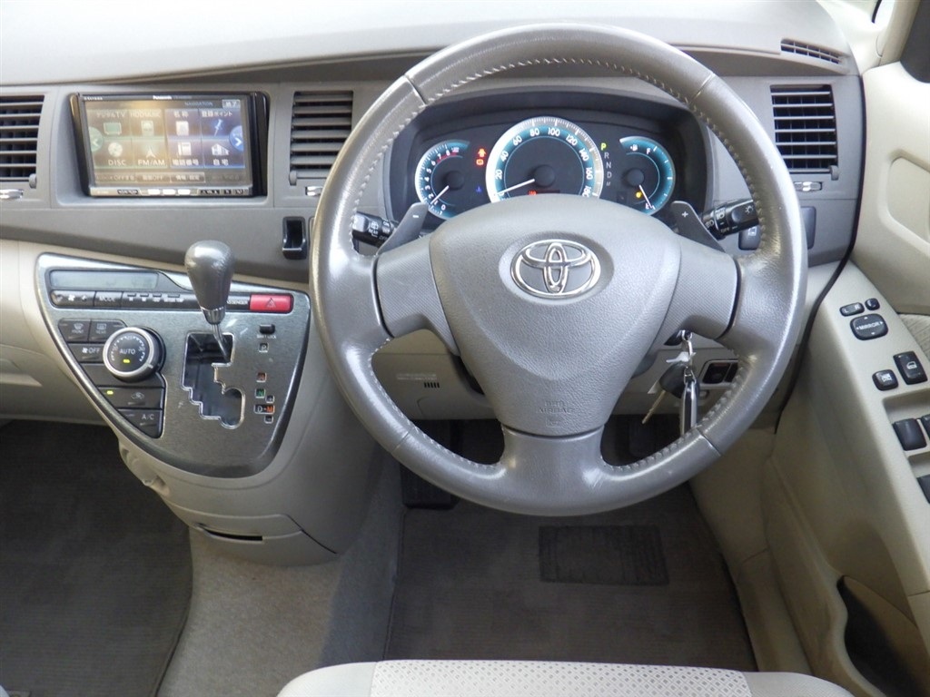 TOYOTA ISIS