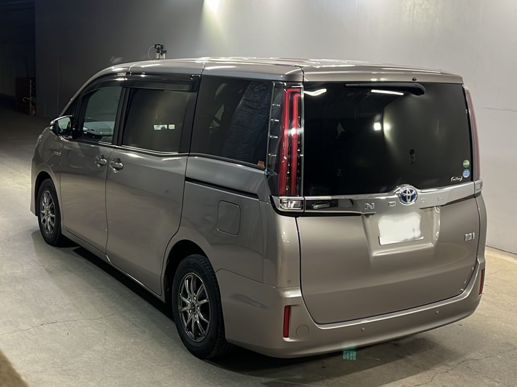 TOYOTA NOAH