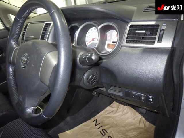 NISSAN TIIDA
