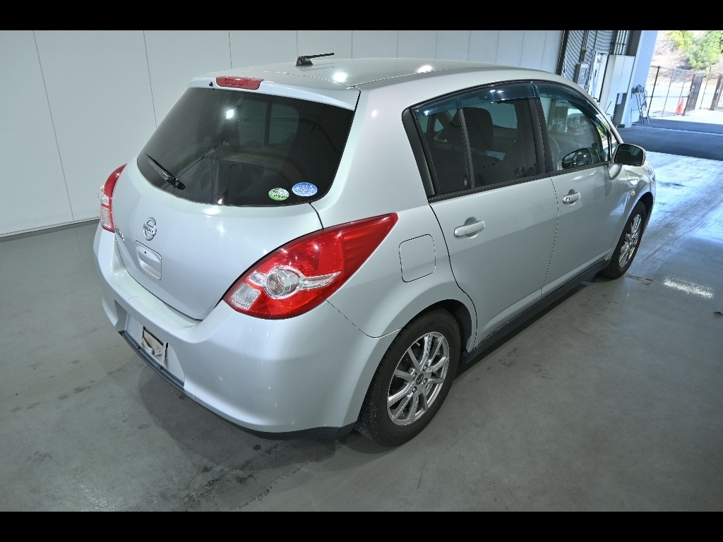 NISSAN TIIDA