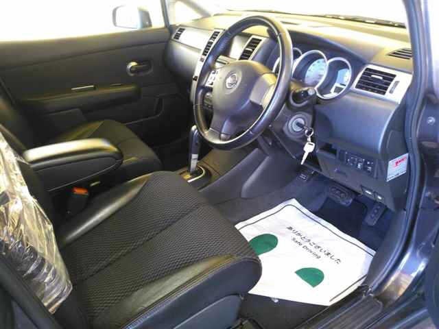 NISSAN TIIDA