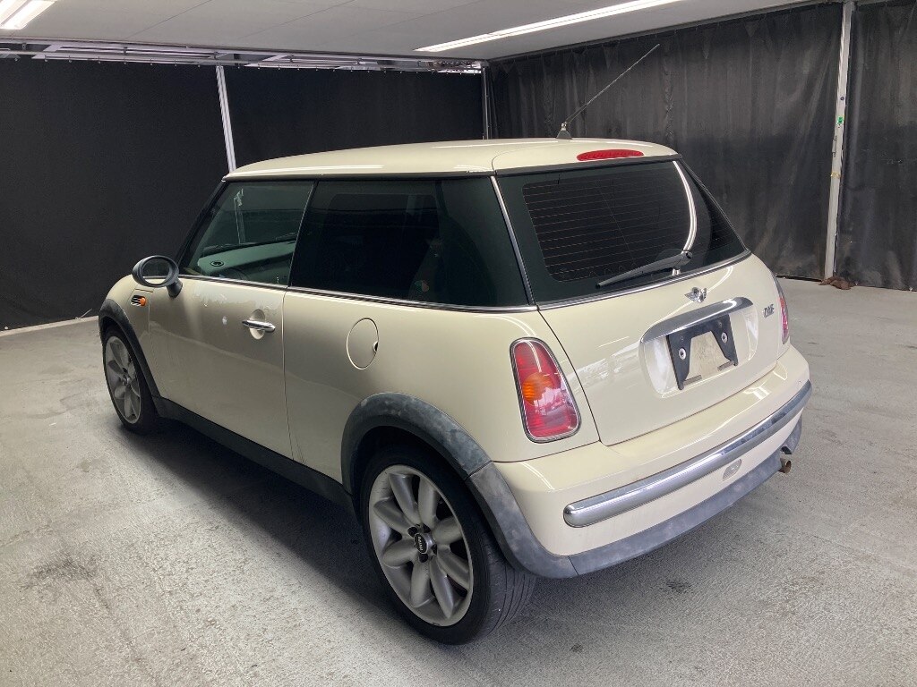 MINI HATCH
