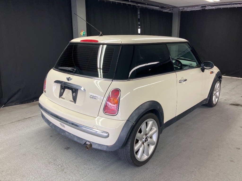 MINI HATCH