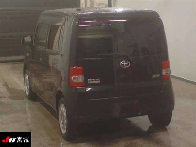 TOYOTA PIXIS SPACE