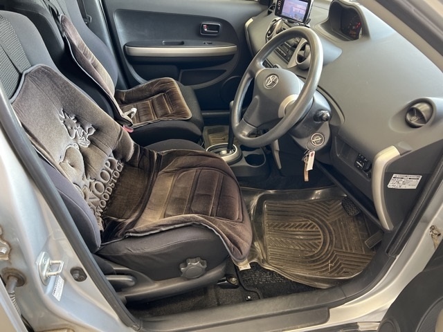 TOYOTA IST