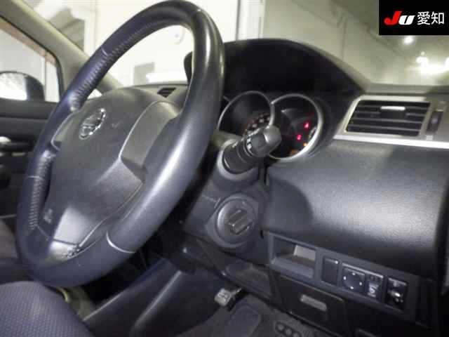 NISSAN TIIDA