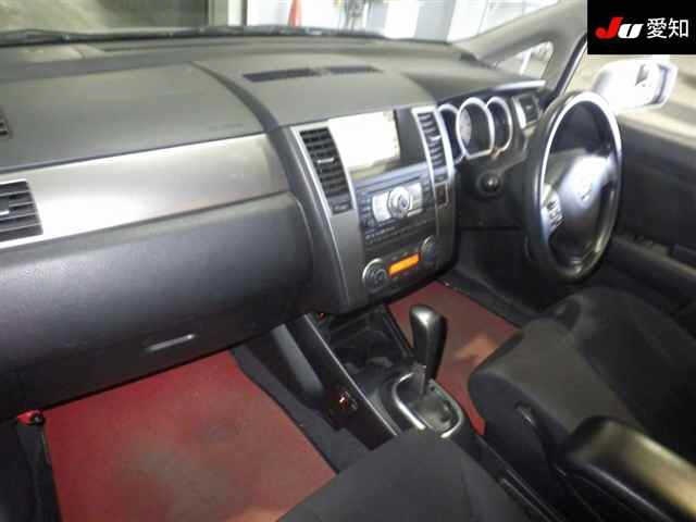 NISSAN TIIDA