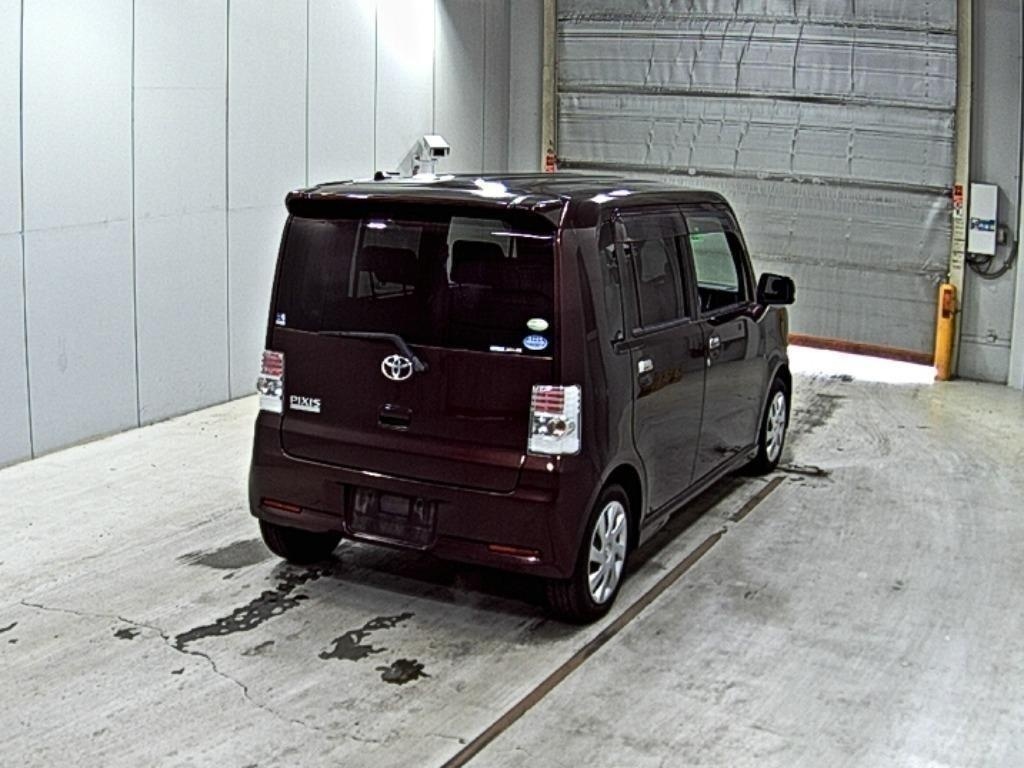 TOYOTA PIXIS SPACE