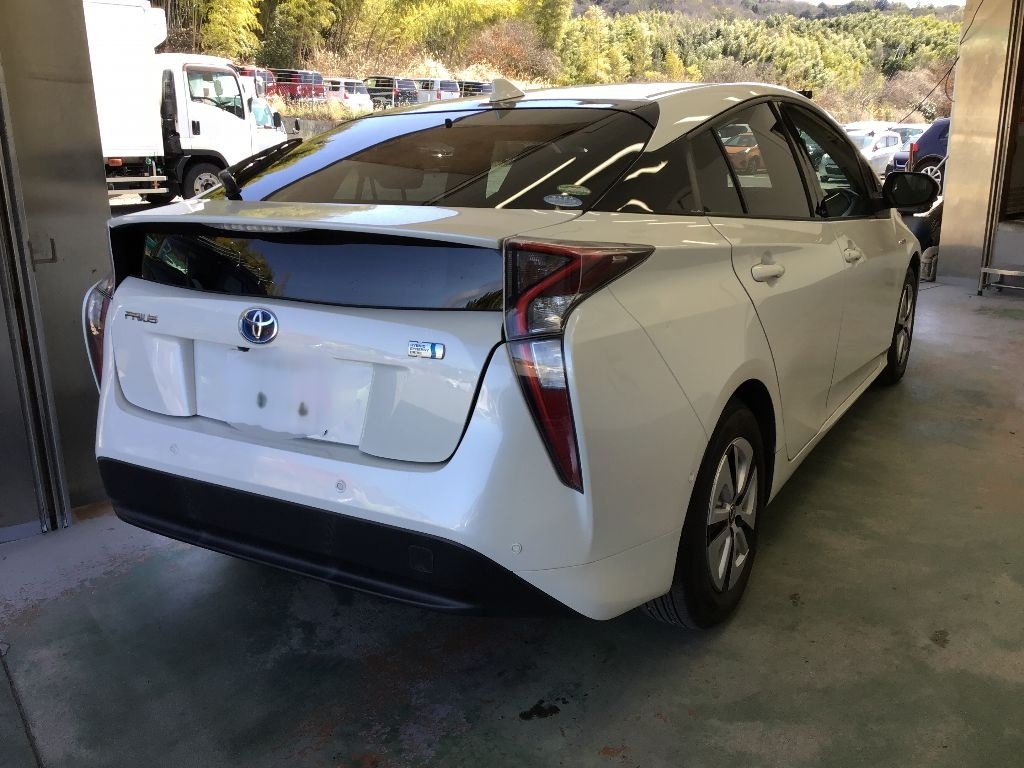 TOYOTA PRIUS